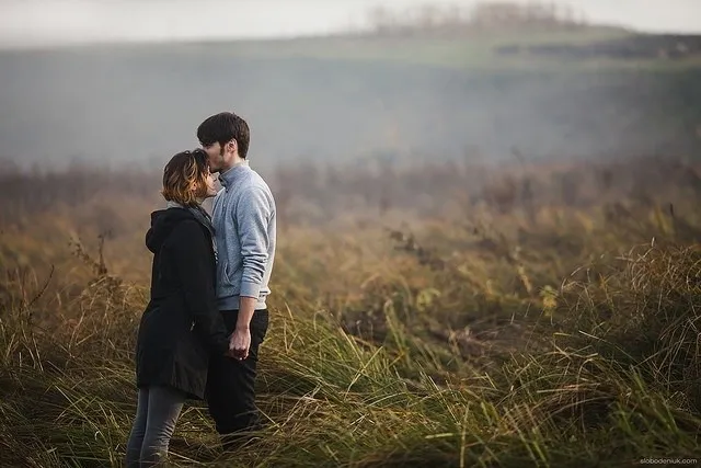 La mera presencia de la pareja puede reducir el dolor, según una investigación