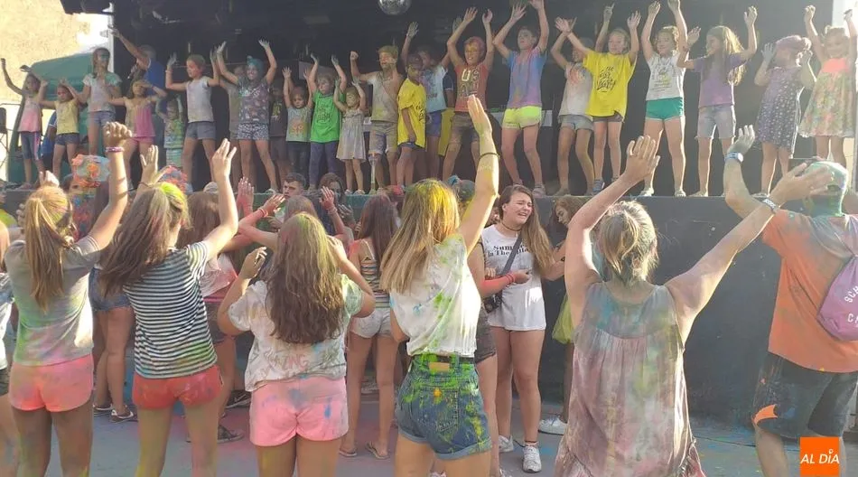 Cipérez se tiñe de color con la ‘Color Party’  