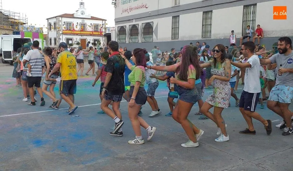 Foto 9 - Cip&eacute;rez se ti&ntilde;e de color con la &lsquo;Color Party&rsquo;  