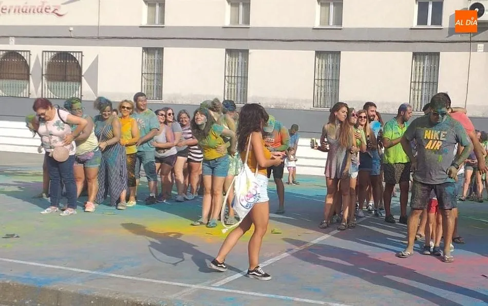 Foto 8 - Cip&eacute;rez se ti&ntilde;e de color con la &lsquo;Color Party&rsquo;  
