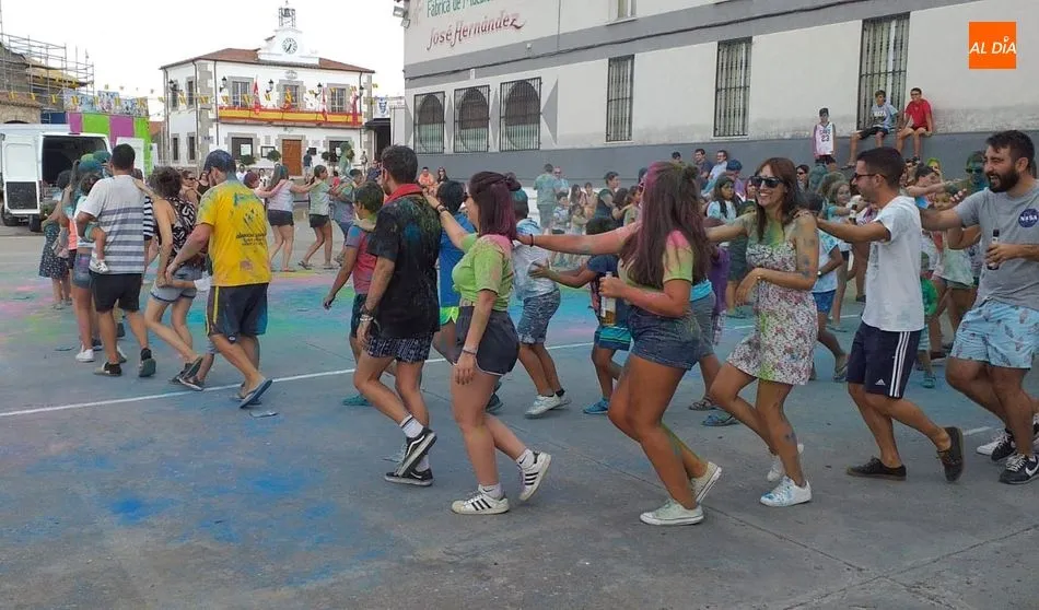 Foto 7 - Cip&eacute;rez se ti&ntilde;e de color con la &lsquo;Color Party&rsquo;  