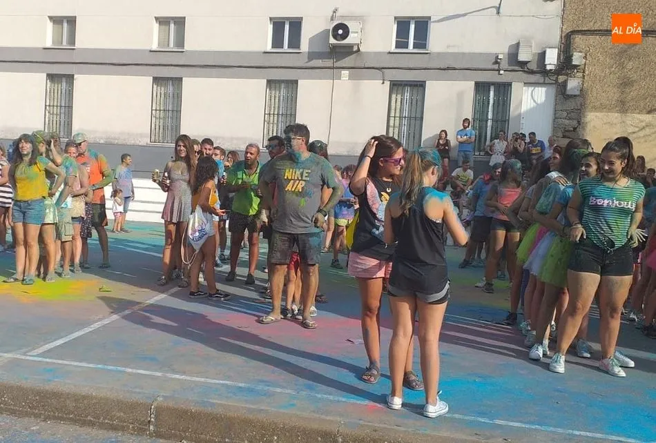 Foto 5 - Cip&eacute;rez se ti&ntilde;e de color con la &lsquo;Color Party&rsquo;  