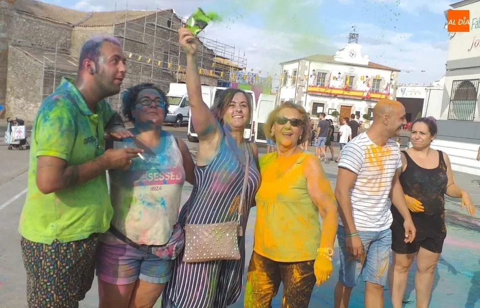 Foto 4 - Cip&eacute;rez se ti&ntilde;e de color con la &lsquo;Color Party&rsquo;  