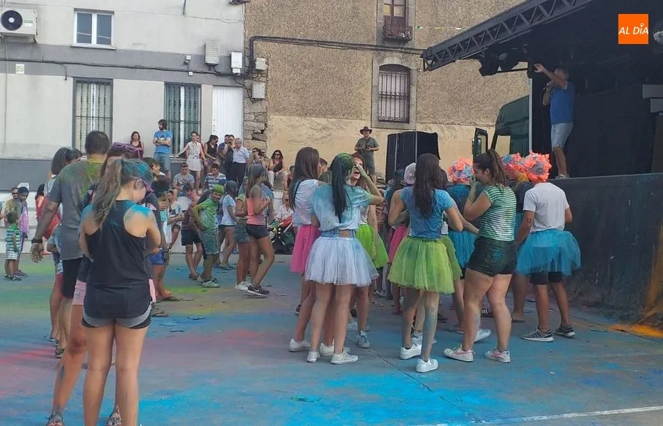 Foto 3 - Cip&eacute;rez se ti&ntilde;e de color con la &lsquo;Color Party&rsquo;  