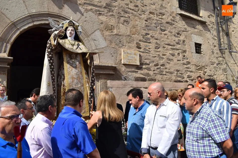 Foto 6 - Alba de Tormes arropa a Santa Teresa en su salida de clausura