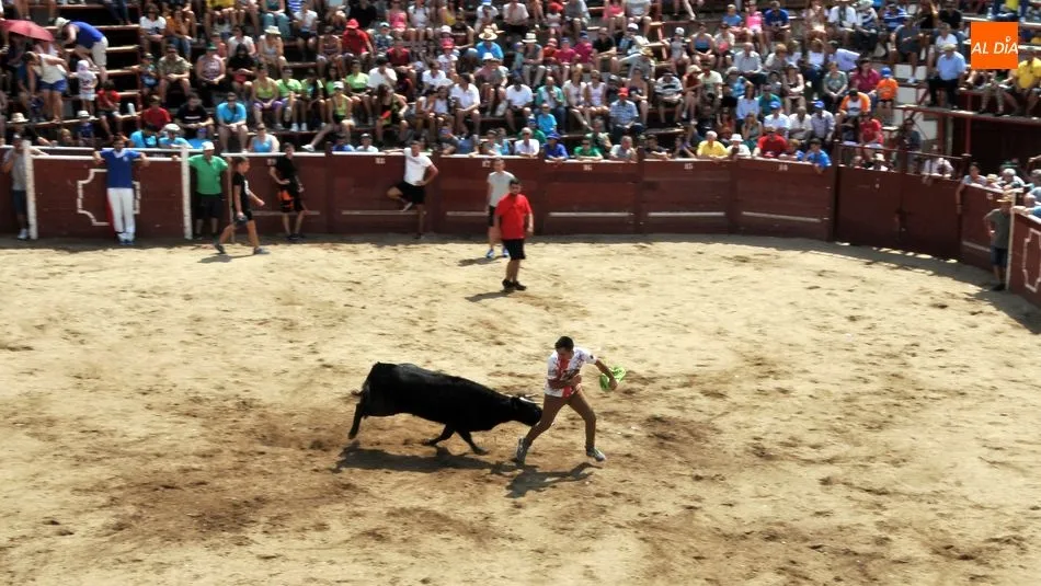 Foto 6 - Gran expectaci&oacute;n en el segundo encierro a caballo de las Fiestas de Lumbrales