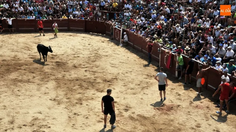 Foto 9 - Gran expectaci&oacute;n en el segundo encierro a caballo de las Fiestas de Lumbrales