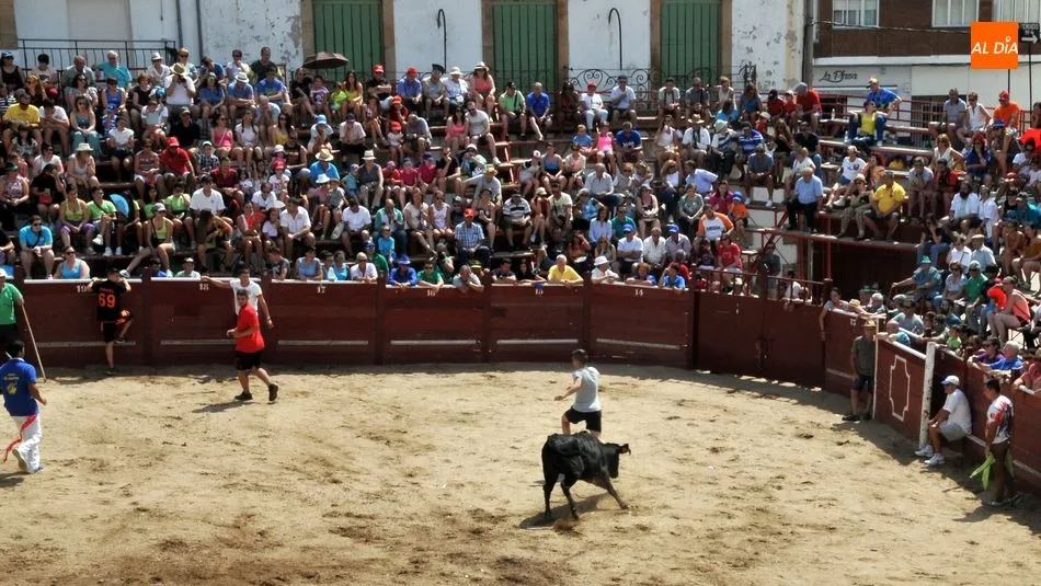Foto 8 - Gran expectaci&oacute;n en el segundo encierro a caballo de las Fiestas de Lumbrales