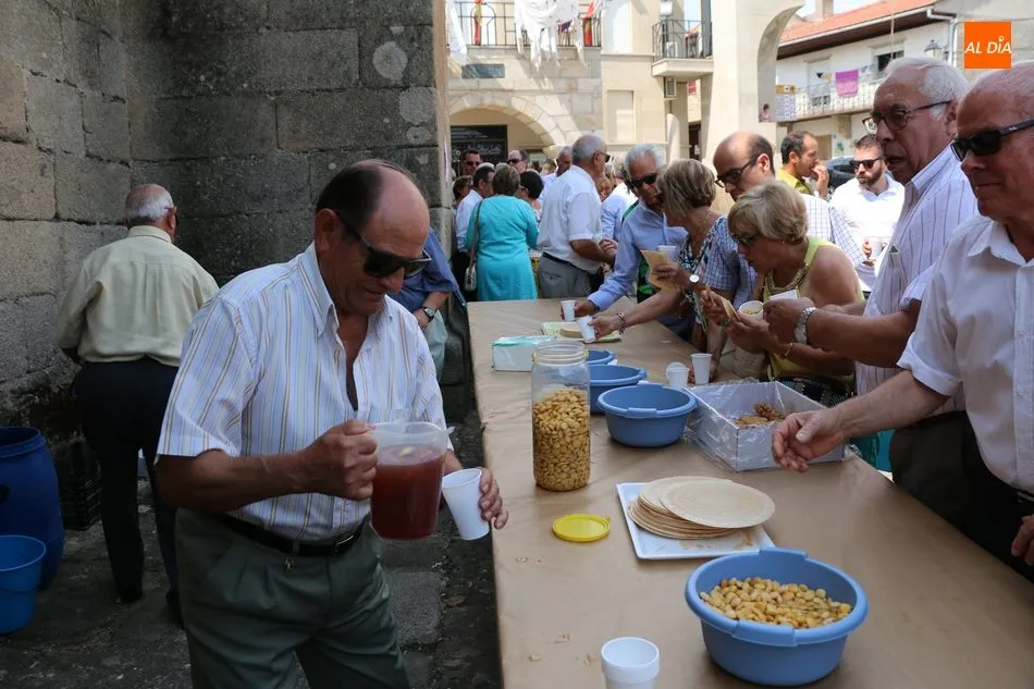 Foto 10 - Misa, procesi&oacute;n y convite para honrar a San Sebasti&aacute;n en Vilvestre  
