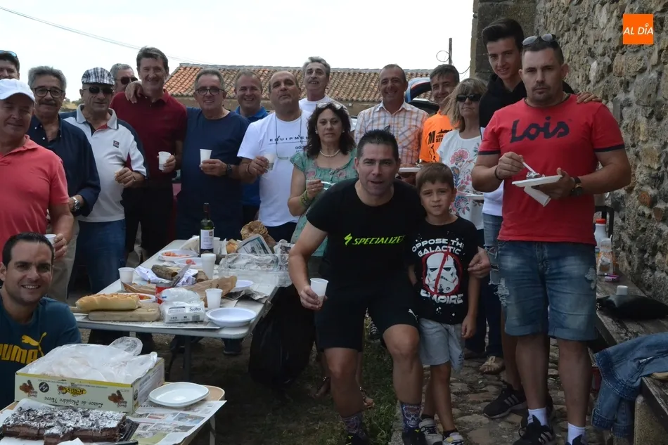 Foto 3 - Los Amigos de la Panceta de Ciudad Rodrigo no fallan a su cita con Fuenteguinaldo  