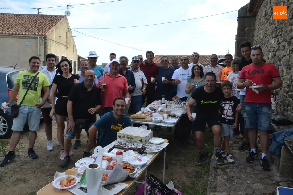 Foto 2 - Los Amigos de la Panceta de Ciudad Rodrigo no fallan a su cita con Fuenteguinaldo  