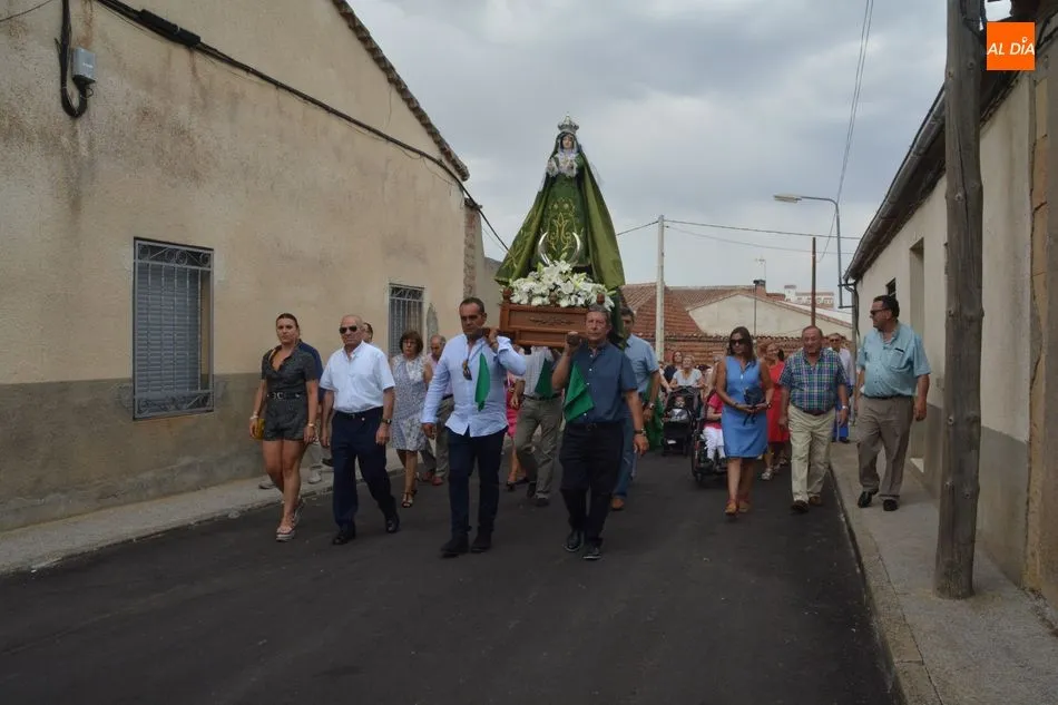 Foto 6 - La Virgen de la Esperanza procesiona en Gomecello