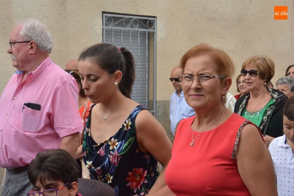 Foto 4 - La Virgen de la Esperanza procesiona en Gomecello