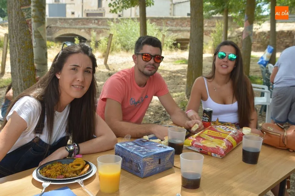 Foto 8 - Una buena raci&oacute;n de paella para despedir las fiestas en Golpejas