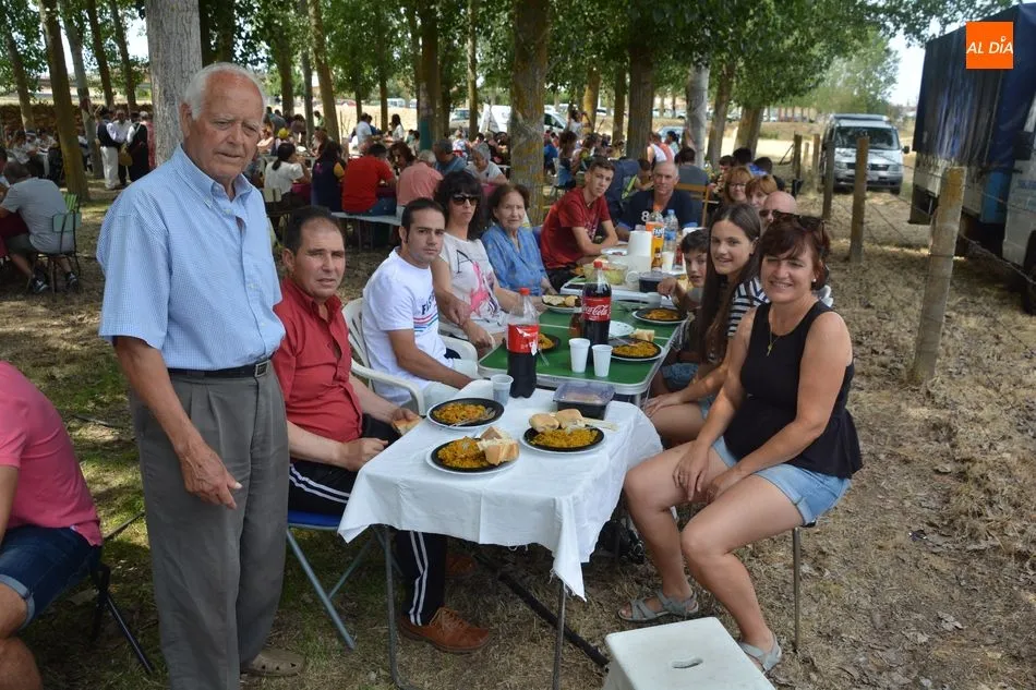 Foto 5 - Una buena raci&oacute;n de paella para despedir las fiestas en Golpejas