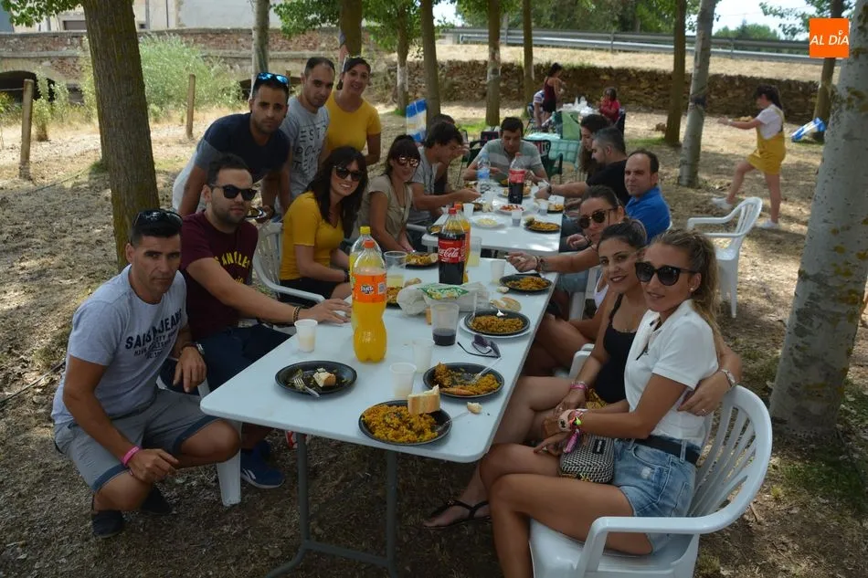 Foto 3 - Una buena raci&oacute;n de paella para despedir las fiestas en Golpejas