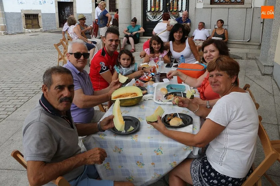 Foto 7 - Ledrada disfruta de la paellada festiva
