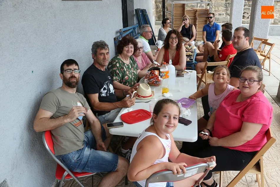 Foto 3 - Ledrada disfruta de la paellada festiva