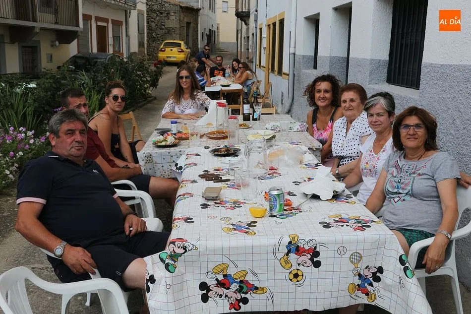 Foto 2 - Ledrada disfruta de la paellada festiva
