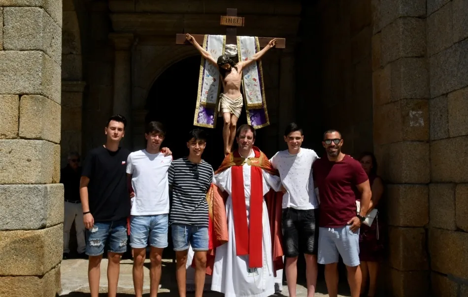 Villar de la Yegua honra al Cristo de la Misericordia  