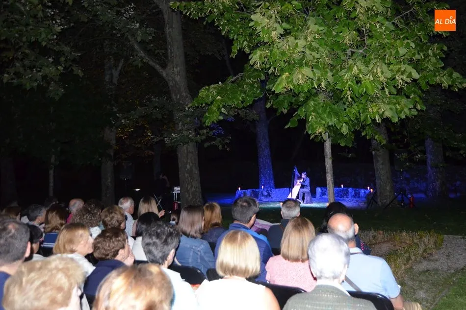 Foto 6 - Ante la previsi&oacute;n de tormentas, se traslada al Teatro Cervantes el concierto de Arpa