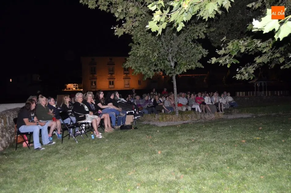 Foto 5 - Ante la previsi&oacute;n de tormentas, se traslada al Teatro Cervantes el concierto de Arpa