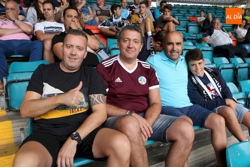 Foto 10 - El Helm&aacute;ntico se rinde a sus jugadores y entona el &ldquo;&iquest;d&oacute;nde est&aacute; &lsquo;Chiquimarco&rsquo;,...