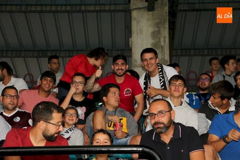 Foto 6 - El Helm&aacute;ntico se rinde a sus jugadores y entona el &ldquo;&iquest;d&oacute;nde est&aacute; &lsquo;Chiquimarco&rsquo;,...