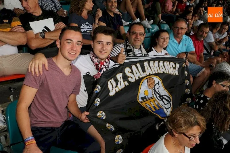 Foto 5 - El Helm&aacute;ntico se rinde a sus jugadores y entona el &ldquo;&iquest;d&oacute;nde est&aacute; &lsquo;Chiquimarco&rsquo;,...
