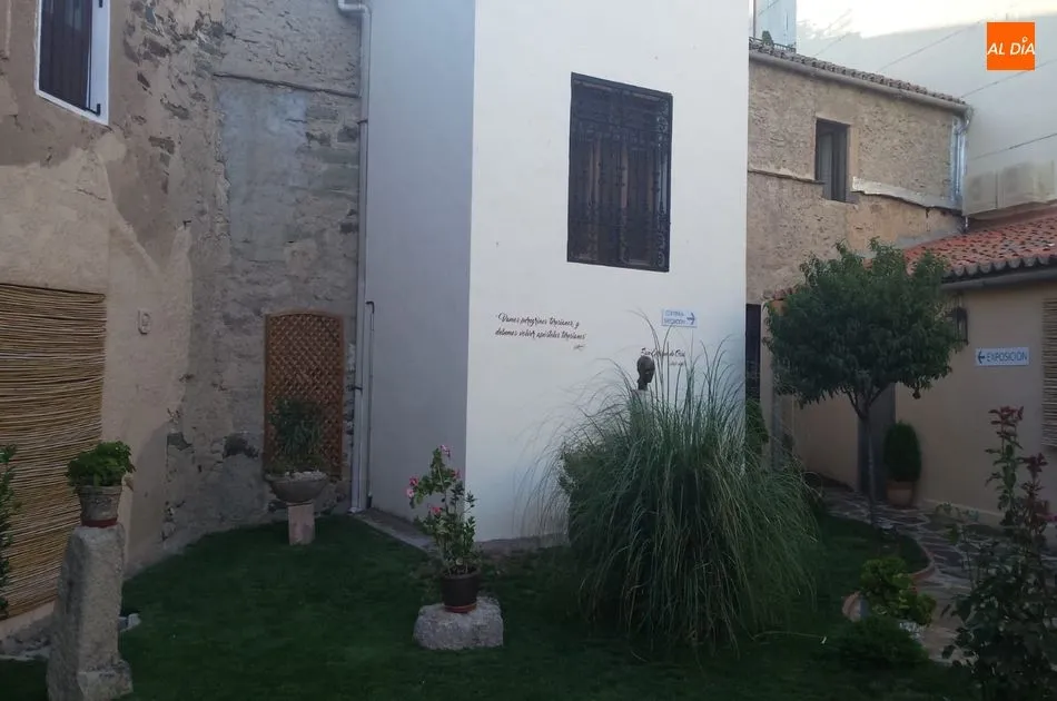 Foto 6 - La presencia de San Enrique de Oss&oacute; en Alba de Tormes: El jard&iacute;n del convento carmelita