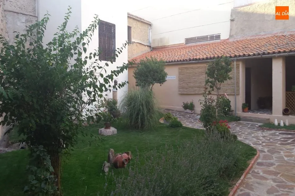 Foto 3 - La presencia de San Enrique de Oss&oacute; en Alba de Tormes: El jard&iacute;n del convento carmelita