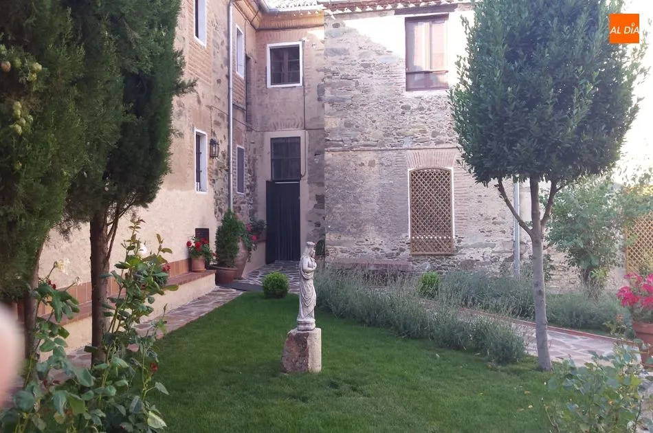 Foto 2 - La presencia de San Enrique de Oss&oacute; en Alba de Tormes: El jard&iacute;n del convento carmelita