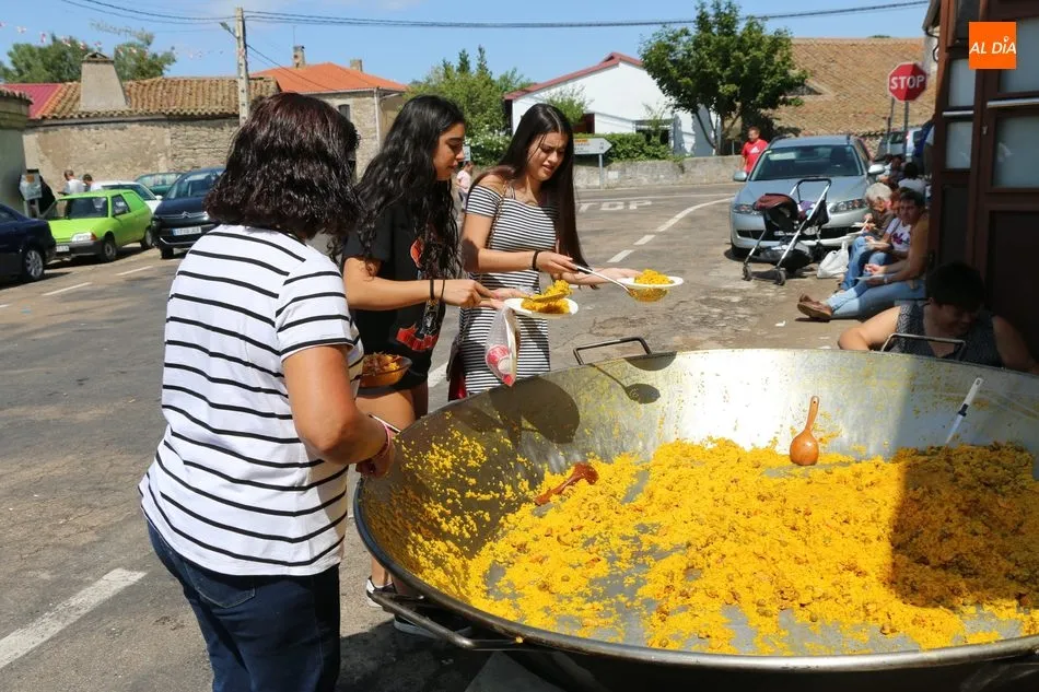 Foto 2 - En Cip&eacute;rez dicen adi&oacute;s a las fiestas con una paella de 800 raciones  