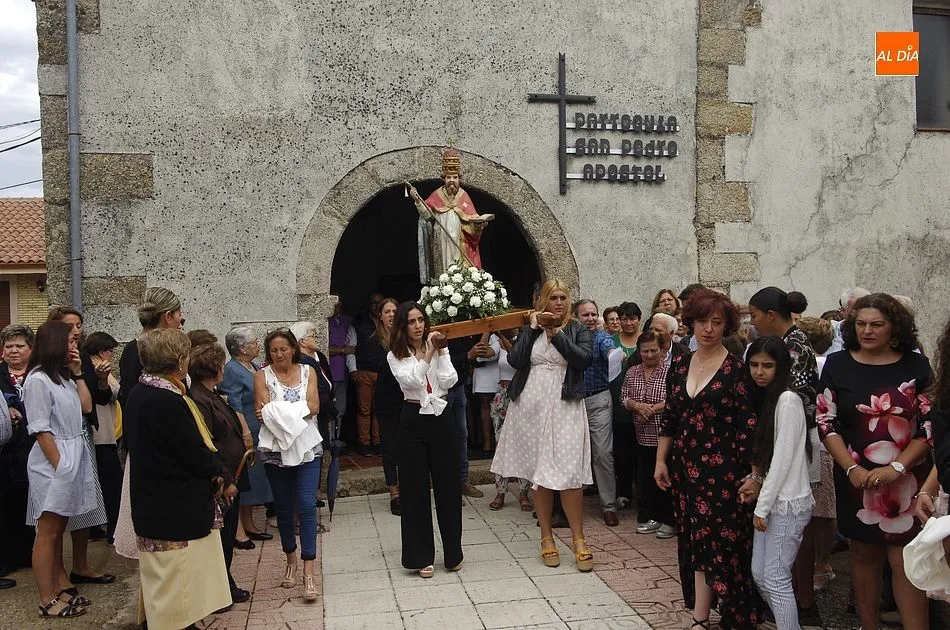Salida de San Ceferino del templo parroquial | Fotos Adrián Martín