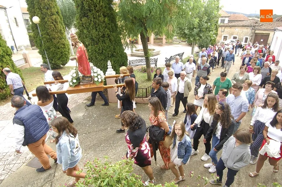 Foto 4 - Las Quintas sacan a la calle a San Ceferino en las horas finales de las fiestas de Villasrubias  