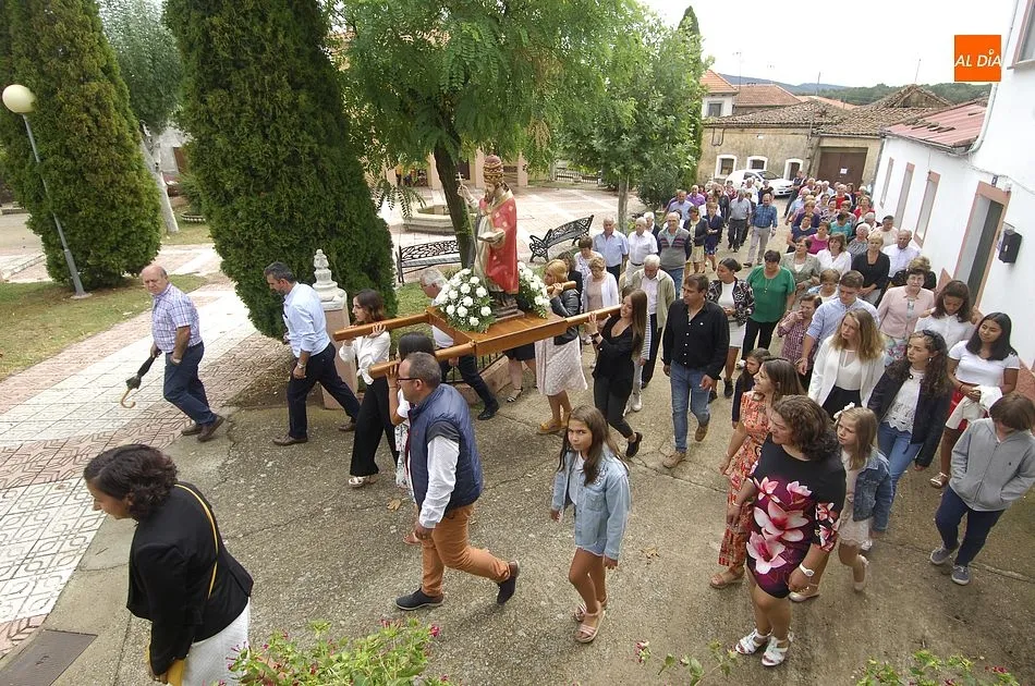 Foto 5 - Las Quintas sacan a la calle a San Ceferino en las horas finales de las fiestas de Villasrubias  
