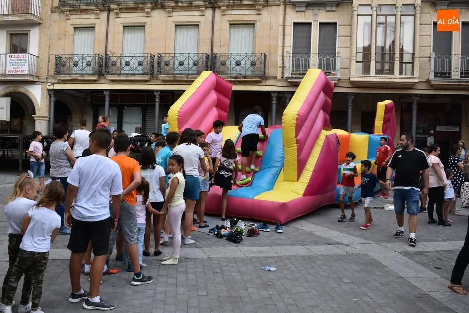 Foto 11 - El mal tiempo empa&ntilde;a la fiesta de los m&aacute;s peque&ntilde;os