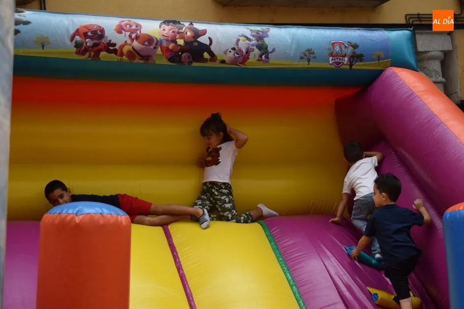 Foto 9 - El mal tiempo empa&ntilde;a la fiesta de los m&aacute;s peque&ntilde;os