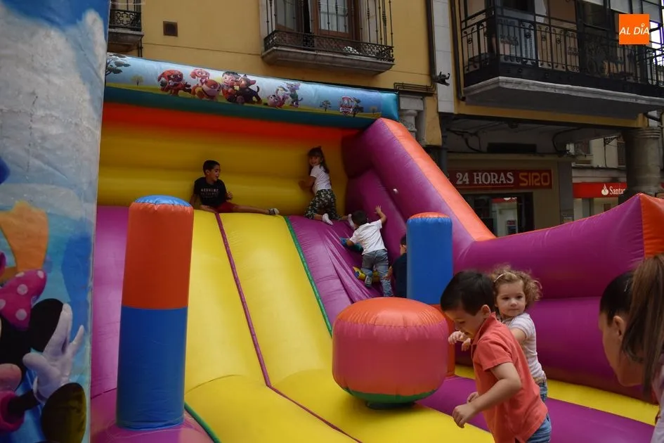 Foto 8 - El mal tiempo empa&ntilde;a la fiesta de los m&aacute;s peque&ntilde;os