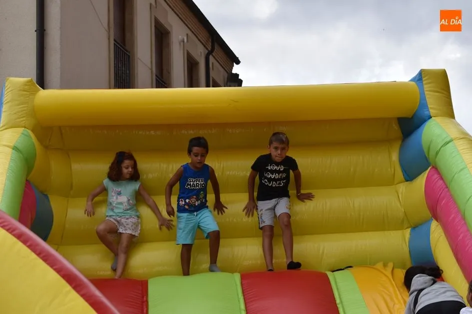 Foto 6 - El mal tiempo empa&ntilde;a la fiesta de los m&aacute;s peque&ntilde;os