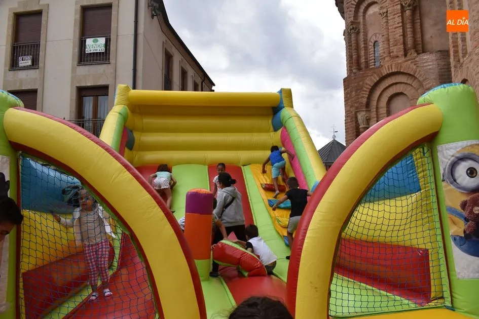 Foto 4 - El mal tiempo empa&ntilde;a la fiesta de los m&aacute;s peque&ntilde;os