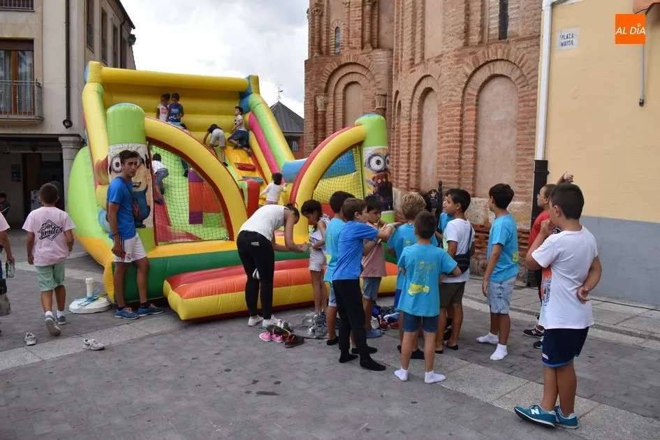 Foto 3 - El mal tiempo empa&ntilde;a la fiesta de los m&aacute;s peque&ntilde;os