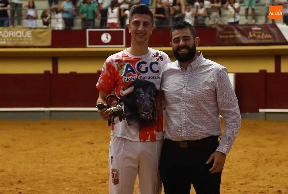 Foto 4 - Alba de Tormes disfruta de una vibrante exhibici&oacute;n de recortes