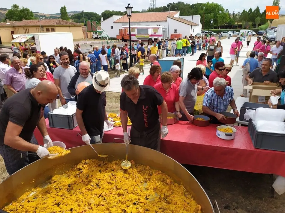 Los Santos despide sus festejos con la tradicional paellada