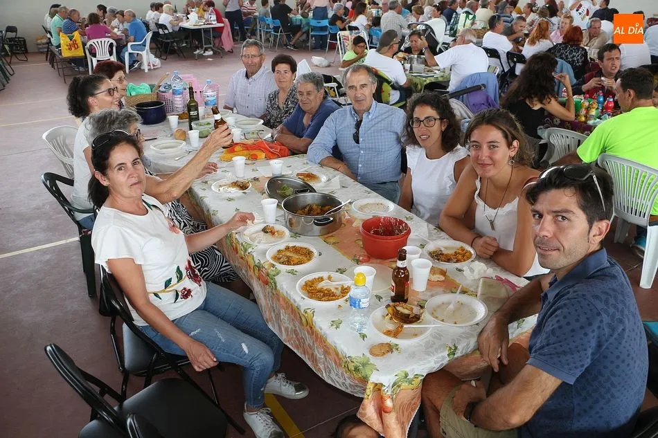 Foto 9 - Los Santos despide sus festejos con la tradicional paellada