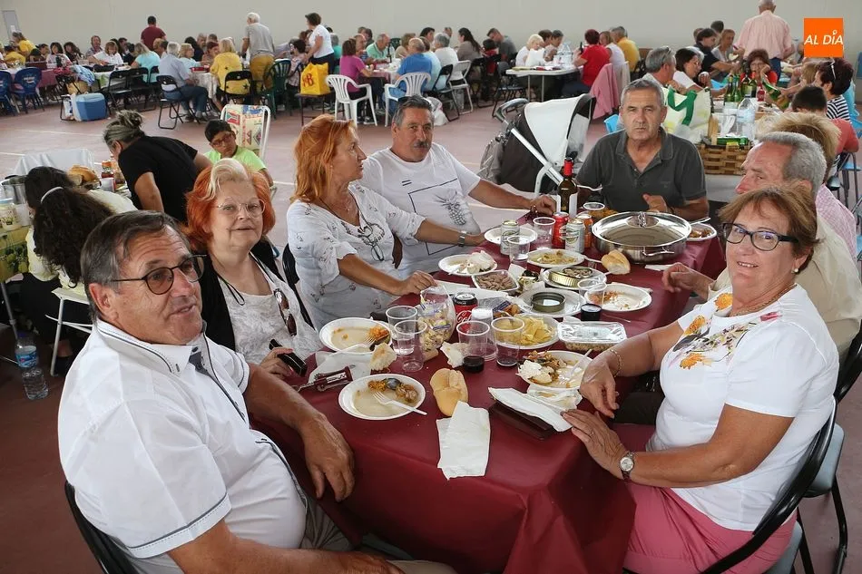 Foto 7 - Los Santos despide sus festejos con la tradicional paellada