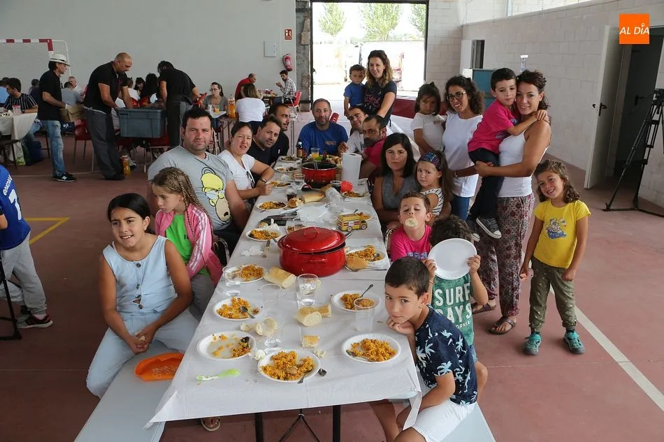 Foto 4 - Los Santos despide sus festejos con la tradicional paellada