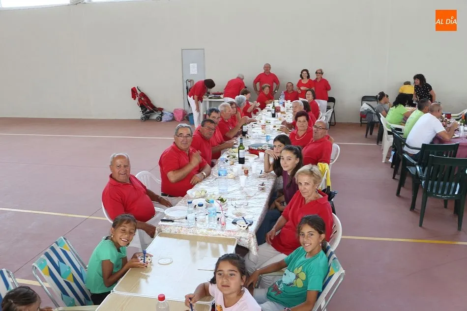 Foto 3 - Los Santos despide sus festejos con la tradicional paellada