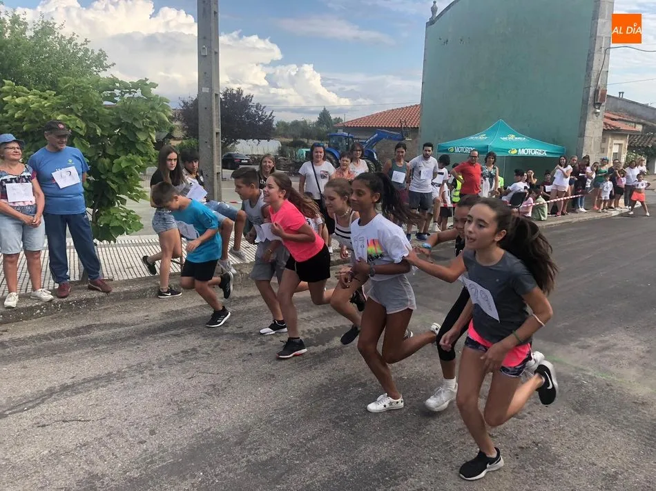 Foto 3 - Los vecinos de Encinasola de los Comendadores &lsquo;se ponen en marcha&rsquo;  