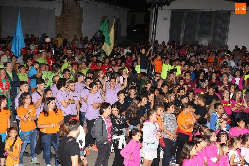 Foto 11 - Las pe&ntilde;as llenan de fiesta El Pedroso de la Armu&ntilde;a